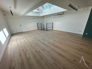  Immeuble  vendre 15 + pices  Mantes la jolie