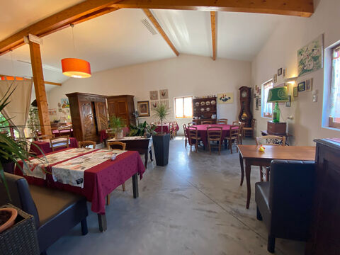   ENSEMBLE IMMOBILIER PROFESSIONNEL DONT RESTAURANT TYPIQUE DE LA BRESSE ET SON LOGEMENT DE FONCTION. MURS ET FONDS DE COMMERCE  A 