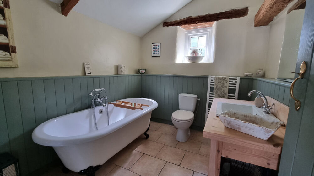 COTES D'ARMOR, Proche Mur De Bretagne, Deux Propriétés De 4 Chambres Et Une Avec 1 Chambre, Piscine Chauffée Et écurie