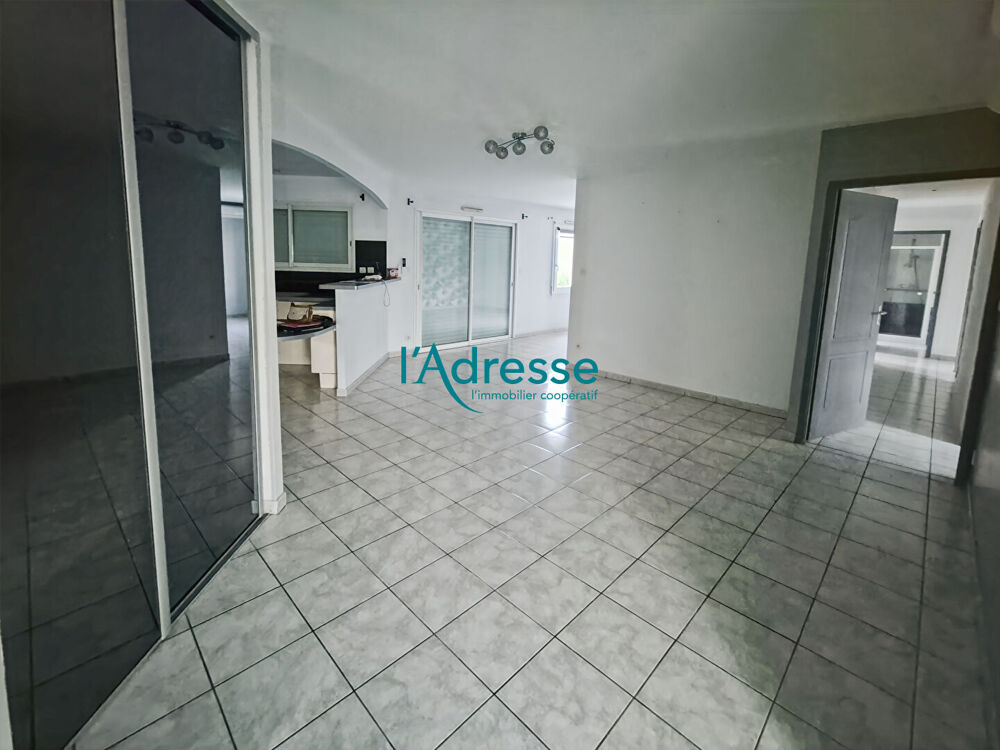 Vente Maison Maison de plain-pied d'environ 110 m2 avec 4 chambres Saint pierre montlimart