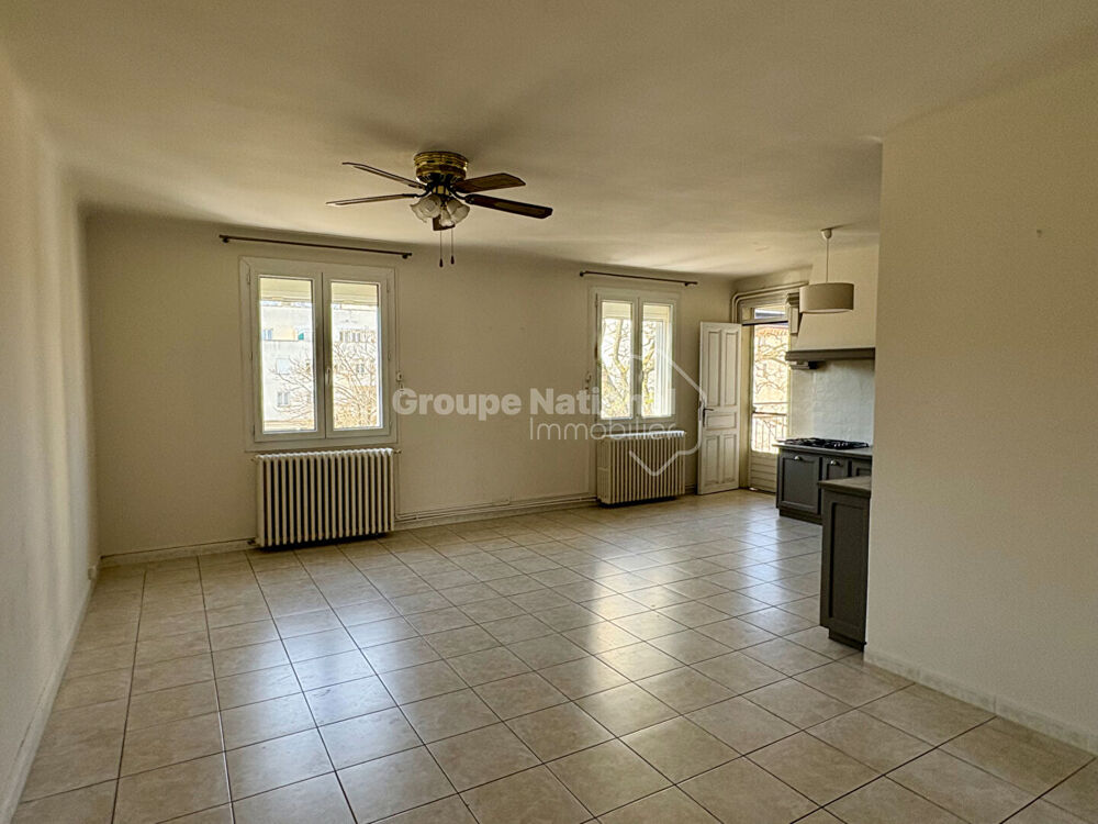 ARLES. Grand appartement Trinquetaille.