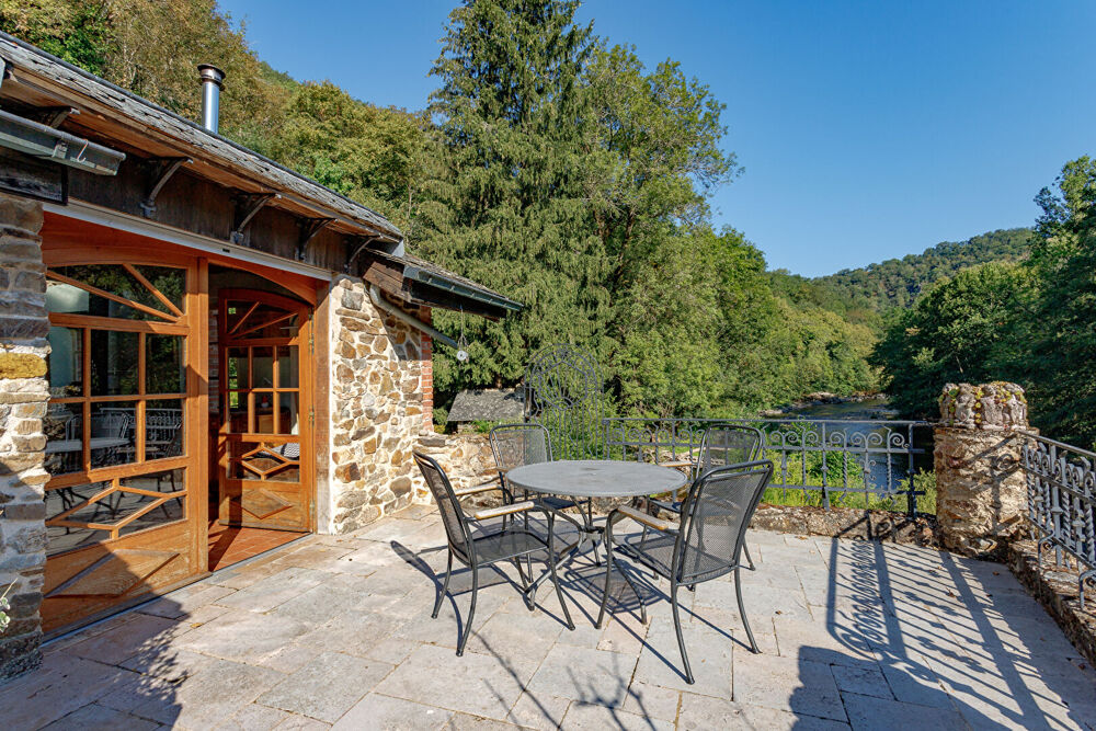 Ancien moulin au bord du Viaur -Vue magnifique sur l'eau - 185 m² habitables