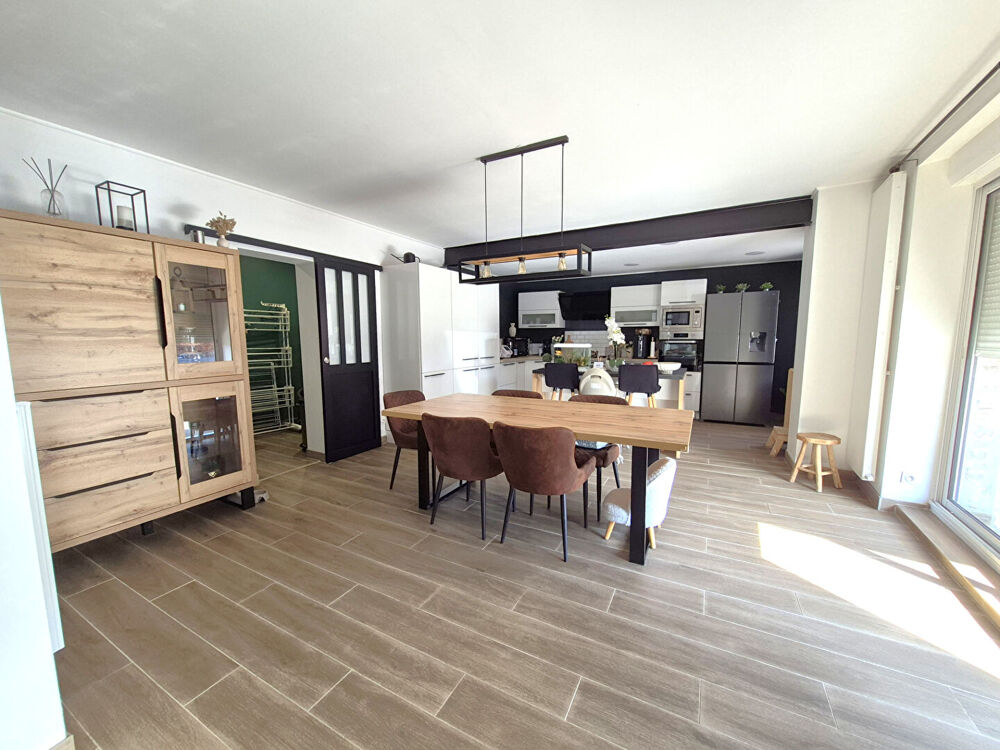 Vente Maison Corps de ferme rénové avec dépendances et local commercial sur 3 500 m² Saint hilaire lez cambrai