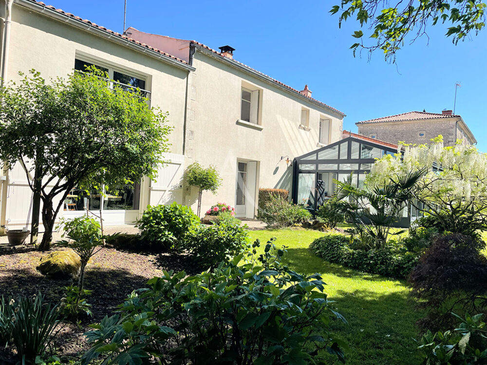 Propriété de caractère au coeur de Fontenay