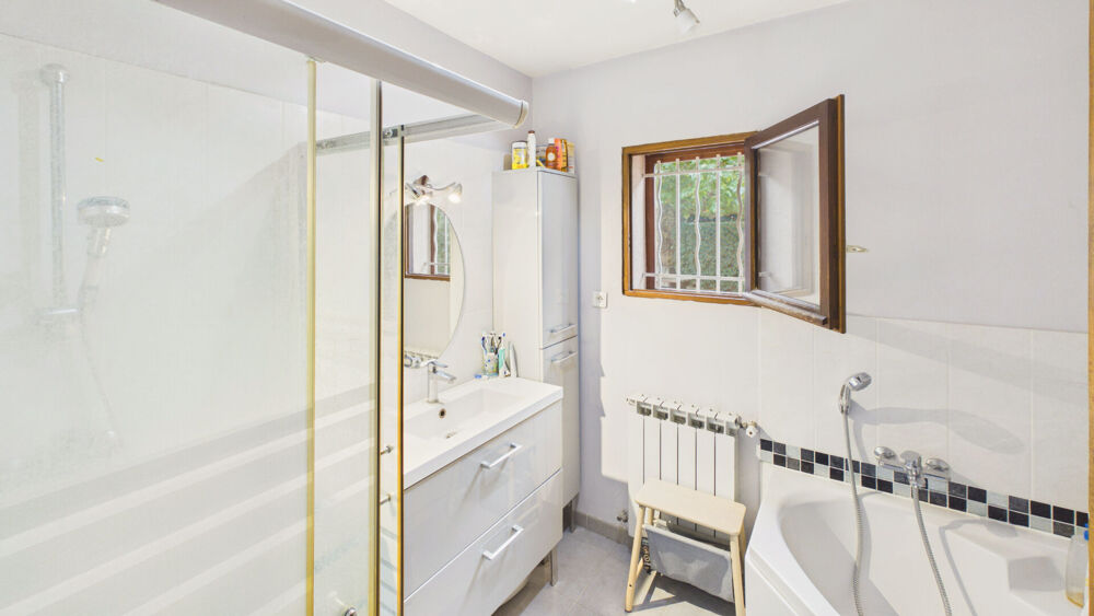 Vente Maison EYRAGUES Villa de plain pied 4 chambres  A deux pas des commodités Eyragues