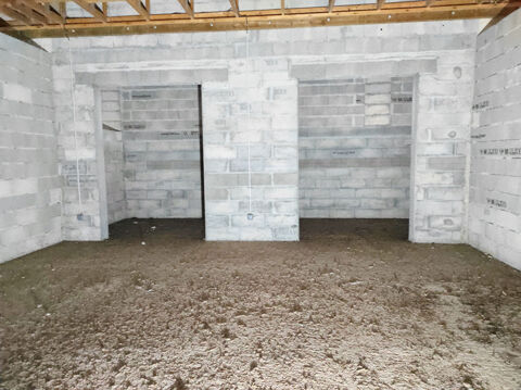   A vendre 3 entrepôts et 600 m2 bureaux à Coutras 