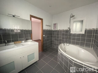  Appartement à louer 4 pièces 108 m²