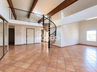  Appartement à louer 4 pièces 131 m²