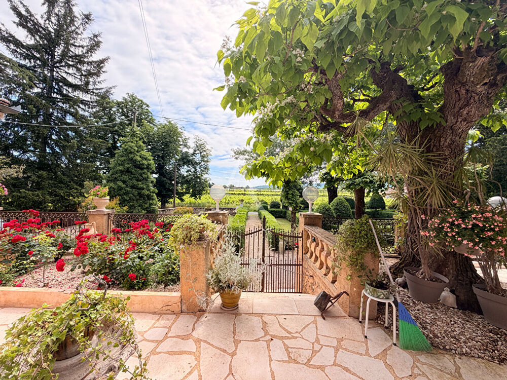 Vente Maison Maison  en pierre de194 m2 et granges Parnac