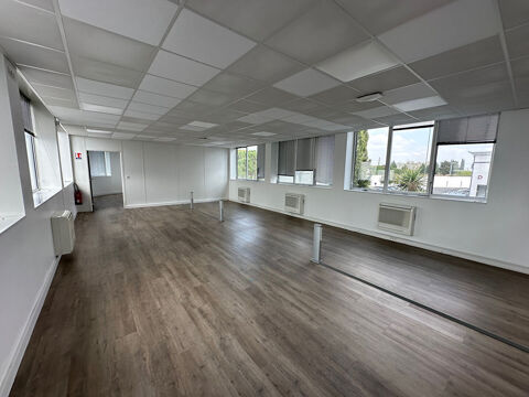   Local d'activité Bruges limite Bouscat 440 m2 