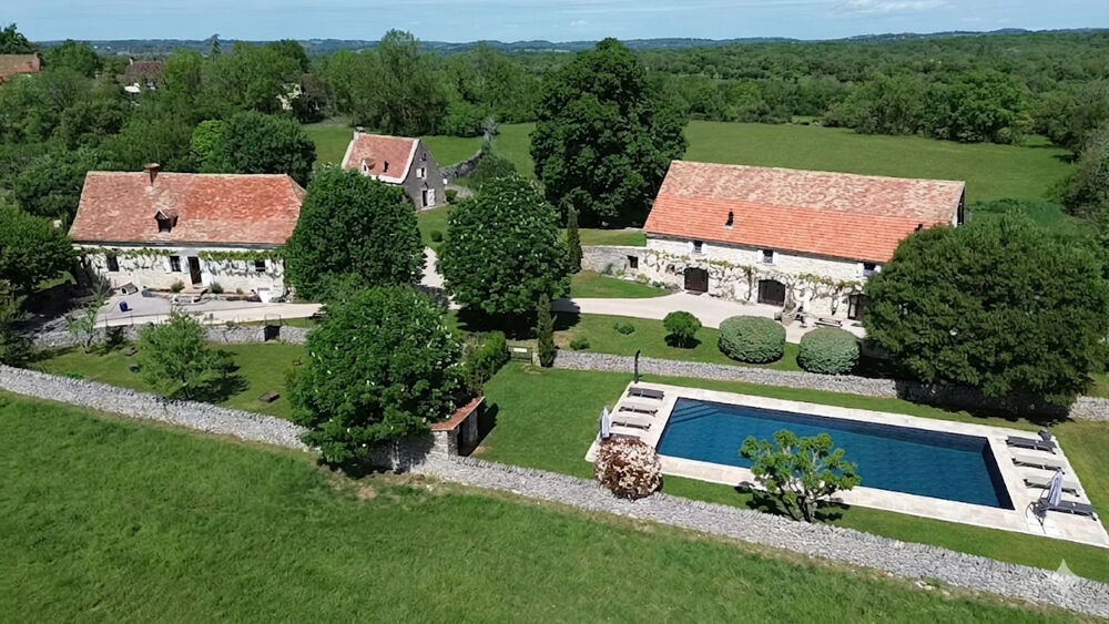 Domaine d'Exception en Quercy : Un Hameau de Pierre au Coeur du Causse de Gramat750 m2