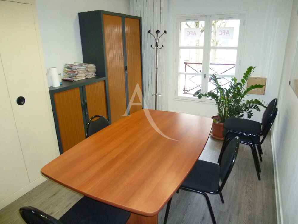   Bureaux de 141 m2 avec 3 parkings à louer Poissy