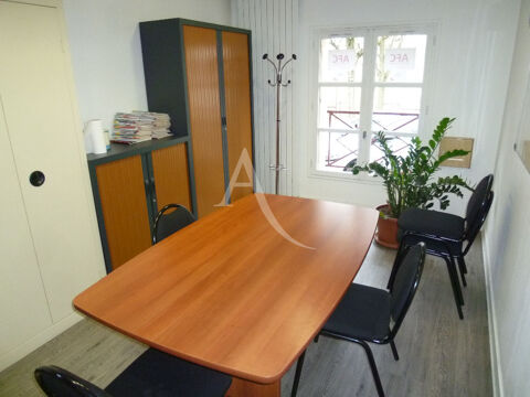  Bureaux de 141 m2 avec 3 parkings à louer 
