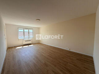  Appartement à louer 3 pièces 80 m²