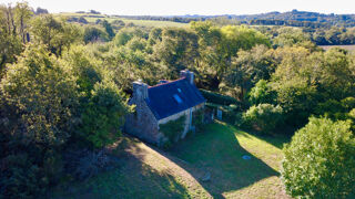 Vente Maison CÔTES-D'ARMOR: Bulat-Pestivien, proche Callac. Charmante maison en pierre de 2 chambres, avec garage et dépendances, sur 2,7 hec Bulat pestivien