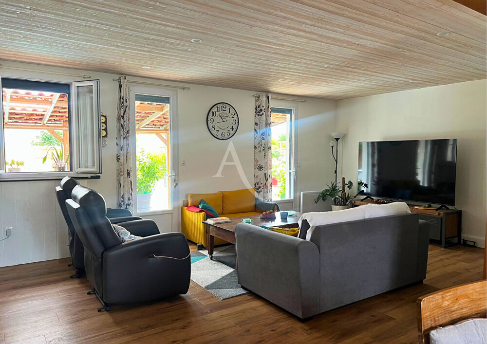Beauvoir-sur-Mer : maison familiale avec piscine, garage et terrain de 1 080 m²