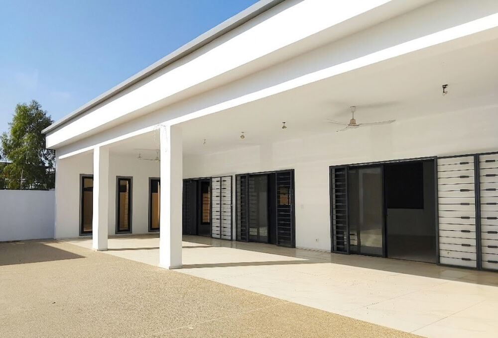 Vente Maison EN EXCLUSIVITE CHEZ SELECTION SENEGAL MAISON CONTEMPORAINE AVEC PISCINE SUR 793m2 DE TERRAIN SITUEE DANS UNE PETITE RESIDENCE PR Ngaparou (Senegal)