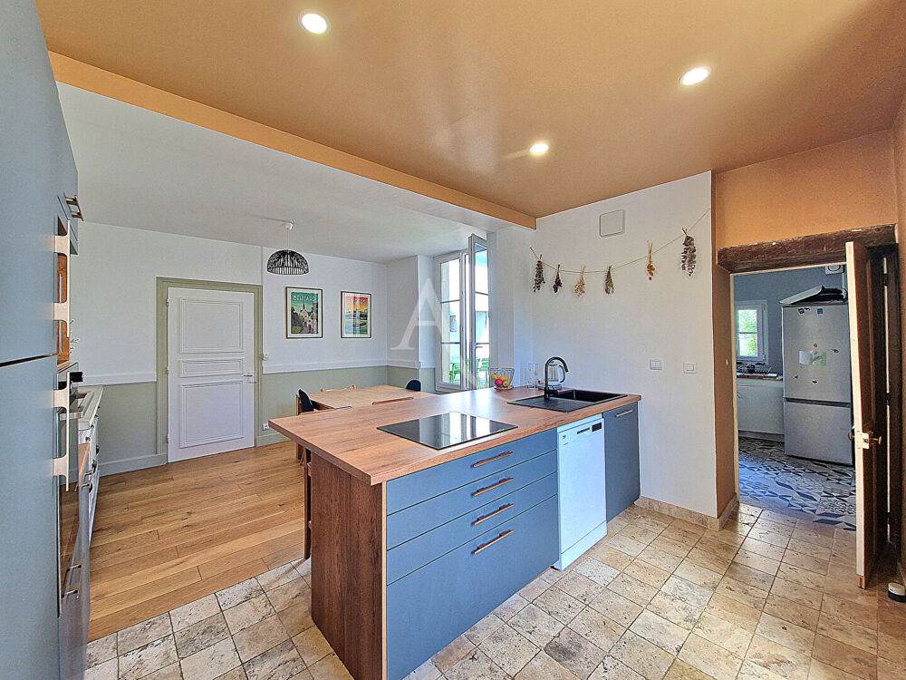 Maison 8 pièces 216 m² · à Chateauneuf sur Sarthe · 216 m² · 284 900 €