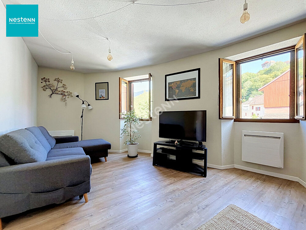 FAVERGES-SEYTHENEX _ Appartement 3 pièces de 58 m², avec parking de copropriété, cave et balcon, à vendre