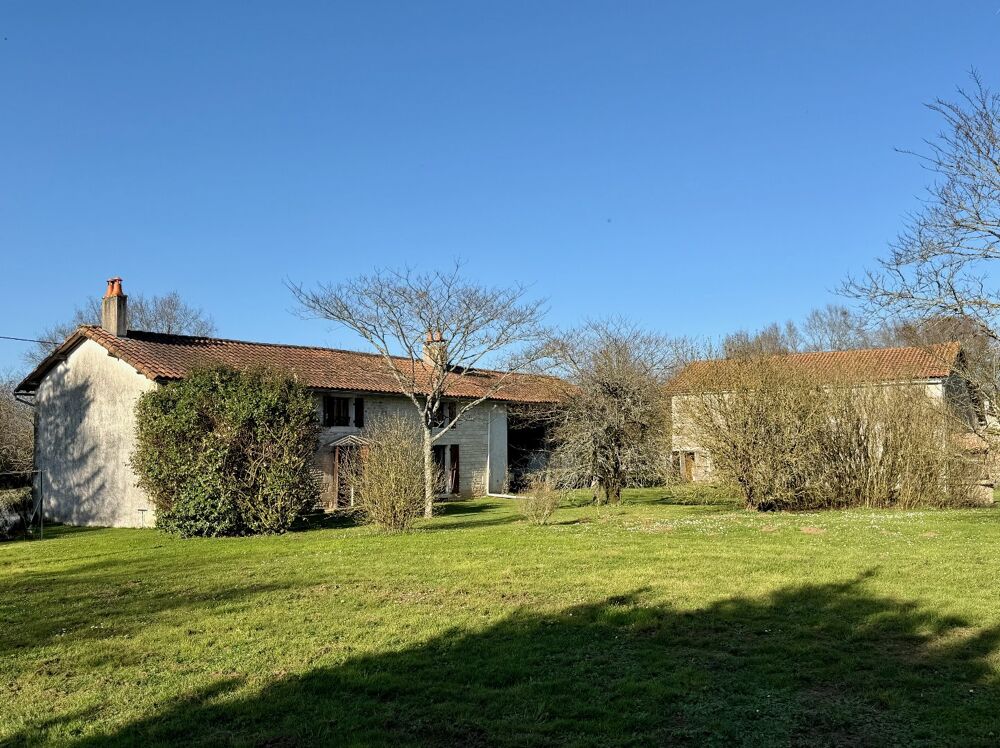 Authentique ferme en pierre du XVIIIe siècle entièrement rénovée avec dépendances et plus de 7 000 m² de terrain