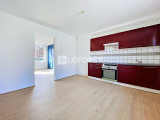  Appartement à louer 4 pièces 81 m²