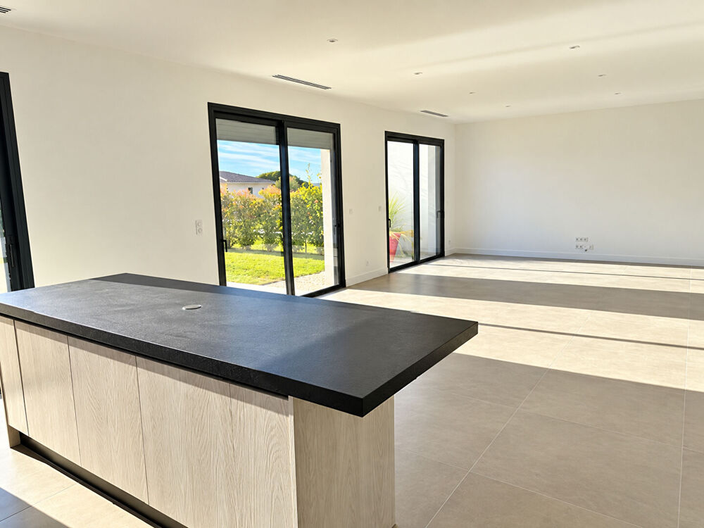 Location Maison LA BERGERIE  VILLA 160M²  PISCINE IBS TGV Les milles