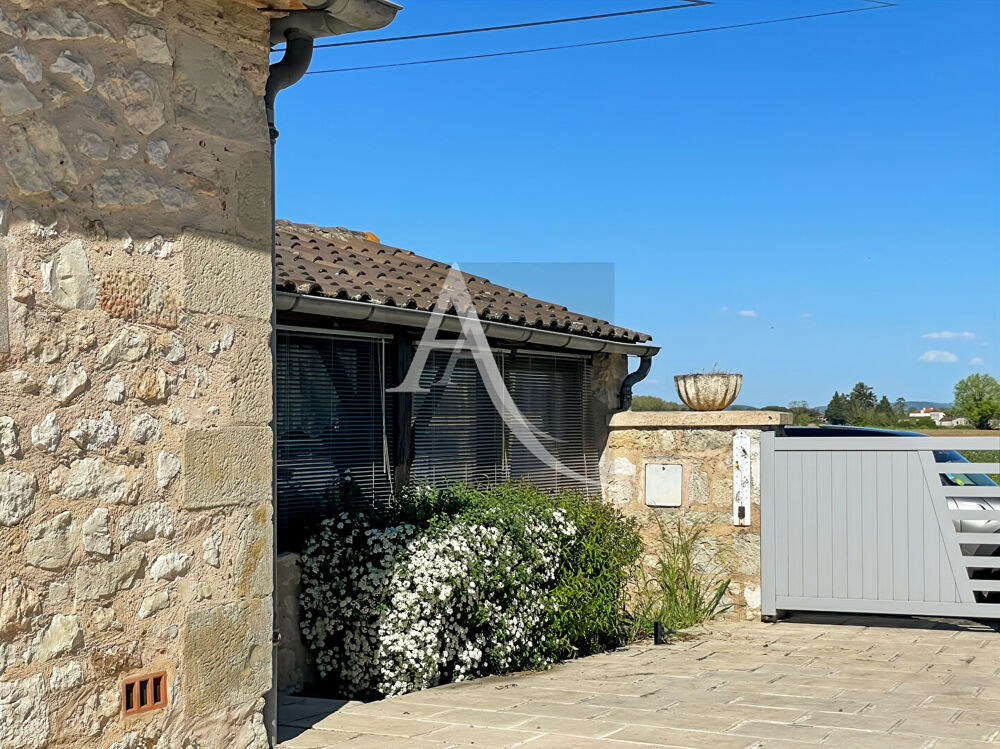 Propriété en pierre avec dépendances, piscine et pool house
