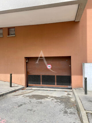 Parking / Garage à louer 