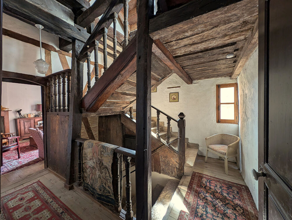 Maison de village, 4 chambres avec terrasse de toit.