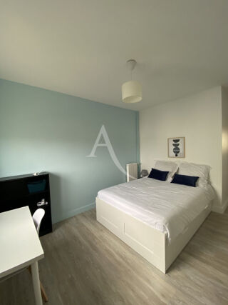  Appartement à louer 5 pièces 107 m²
