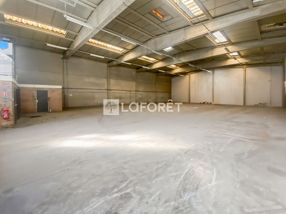   CALAIS - Entrepôt / local industriel  680 m2 - Accès poids lourd - Parcelle 1695 m² Calais