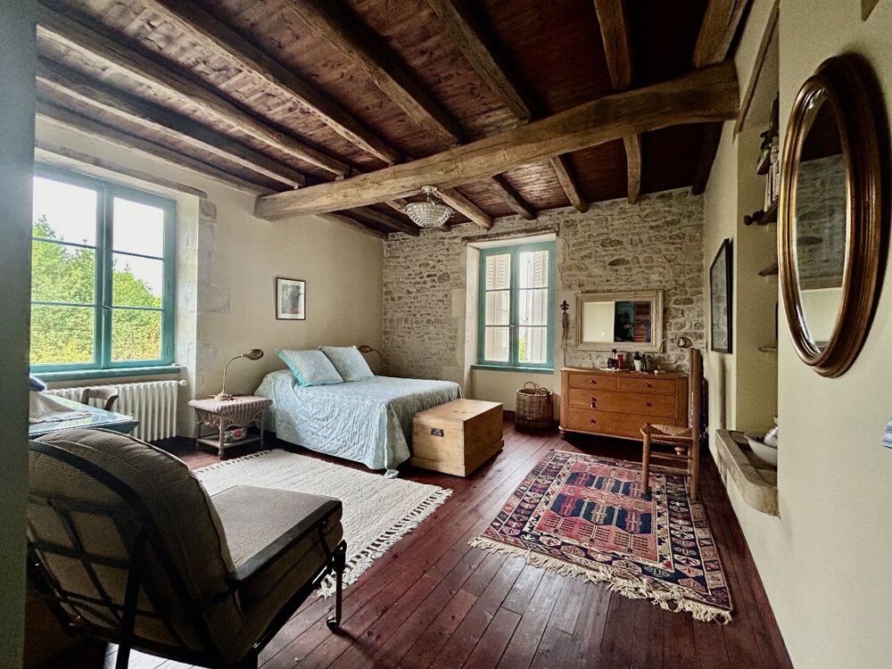 Vente Villa Élégante maison de ville au coeur du village historique de La Mothe-Saint-Héray La mothe saint heray