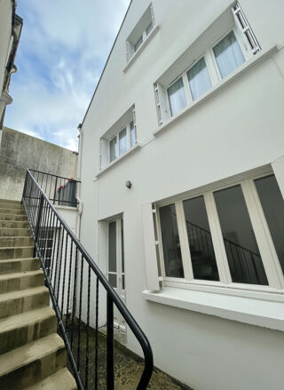  Immeuble à vendre 8 pièces 180 m²