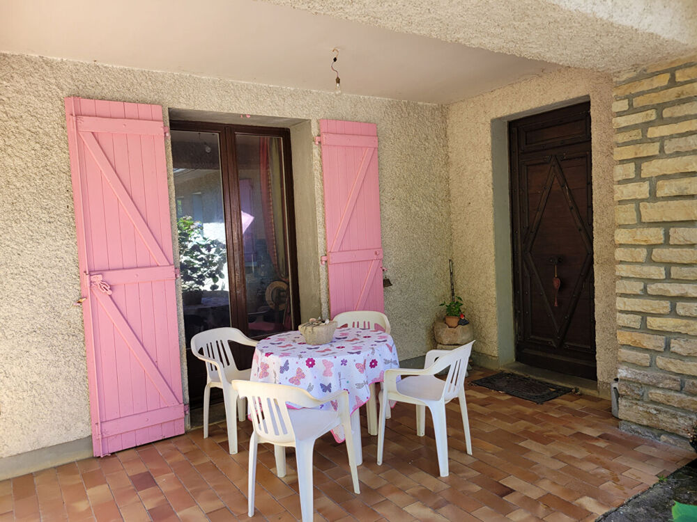 Grande maison familialle avec dépendances et 2ha du terrain.