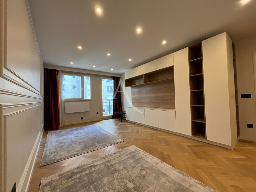 Appartement Courbevoie 3 pièce(s) 2 ch 64 m2