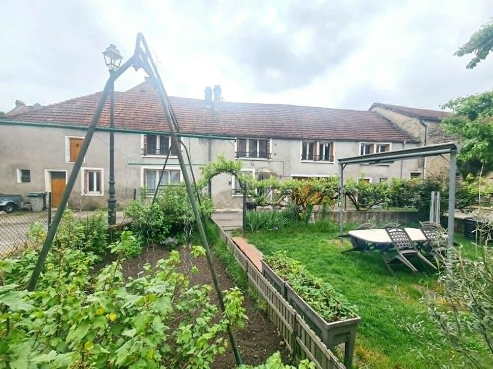 Maison familiale à Poulangy volumes et dépendances