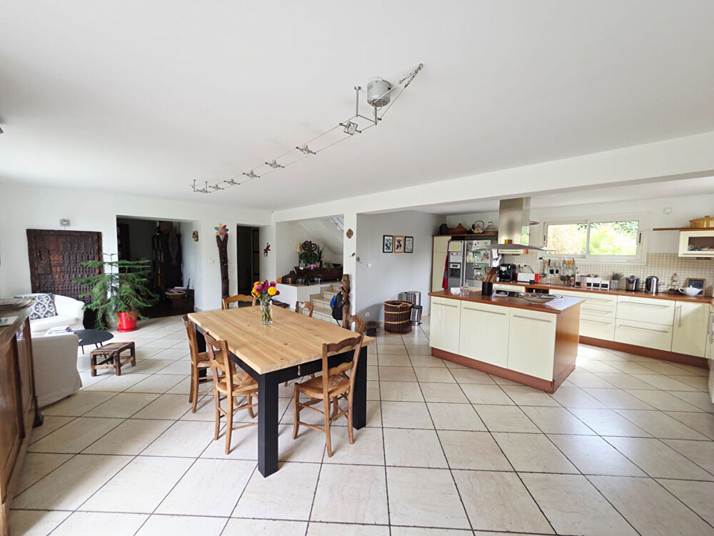 Superbe maison familiale de 205 m² avec 5 chambres, aux portes du Mans.