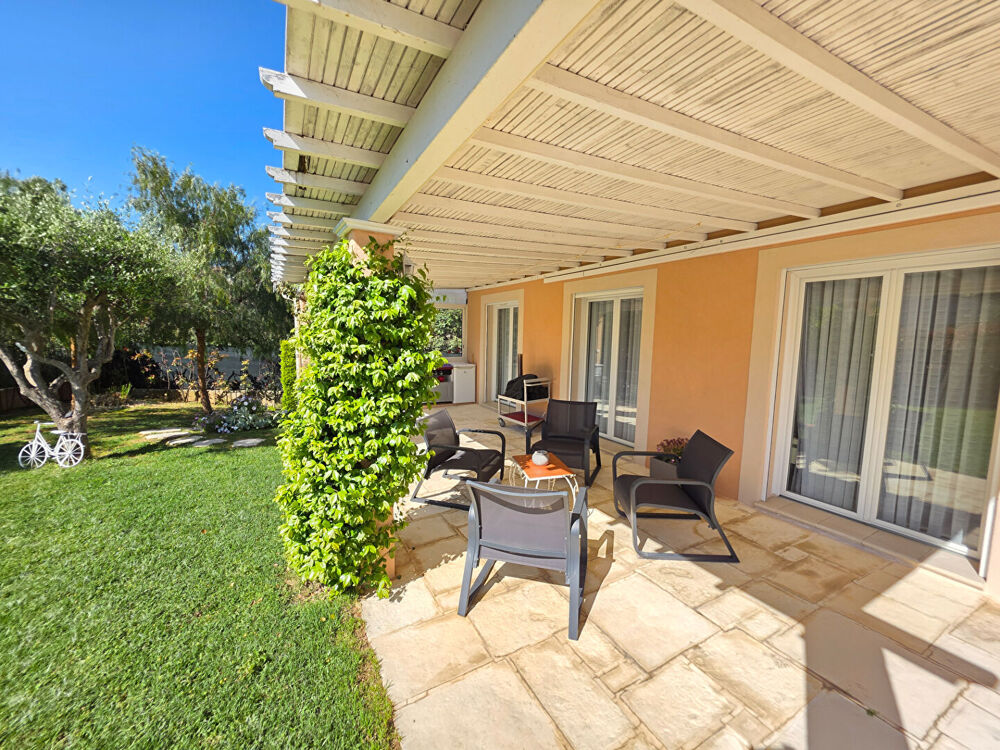Vente Maison Superbe Villa De plain pieds , avec piscine, jardin stationnements dans quartier résidentiel Des Plans Carros