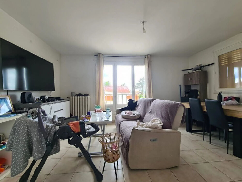 Location Appartement Pavillon sur sous sol  en parfait état avec chauffage économique Is en bassigny