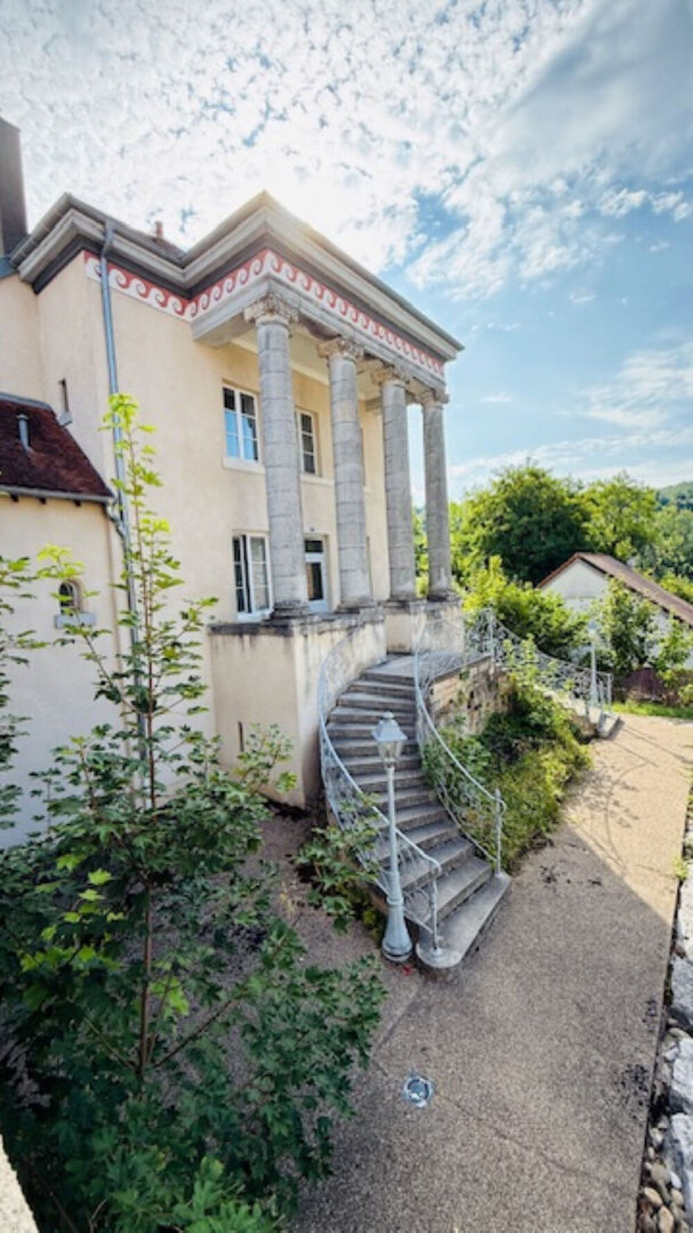 Vente Appartement Dans un Ancien Château appartement 84 m² + Terrasse / Cave voûtée/Parking Les auxons