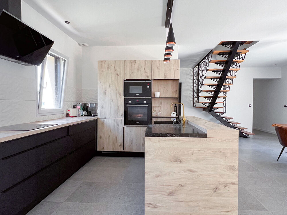 Maison contemporaine de 7 pièces d'environ 165 m² avec un terrain 1200 m² Les Garennes Sur Loire à seulement 10 minutes au sud
