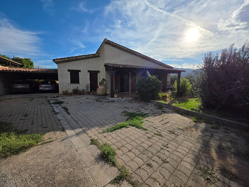 A saisir superbe potentiel pour cette villa indépendante sur une parcelle de 1000m2 environ