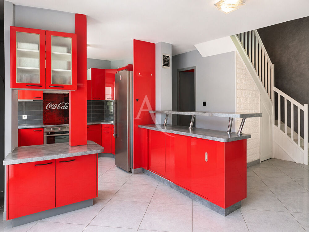 Maison 3 chambres avec piscine ? Quartier résidentiel recherché
