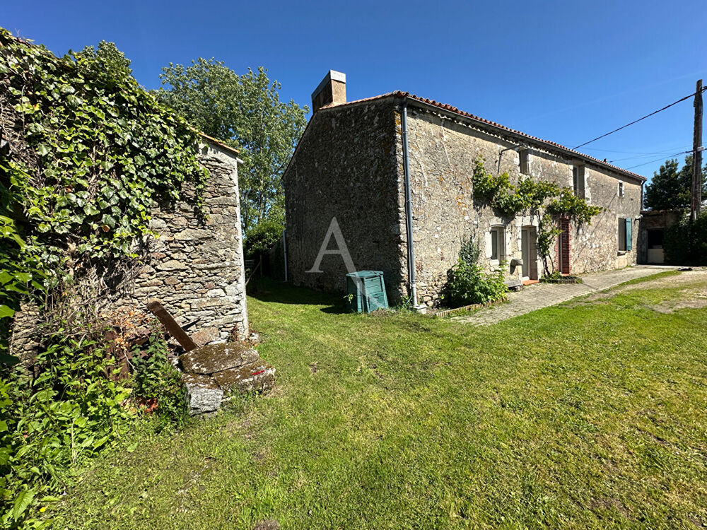Vente Maison Maison en pierre 3 chambres + mezzanine 154 m² à vendre dans un hameau d'Aizenay Aizenay