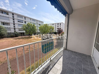 Appartement à louer 4 pièces 74 m²