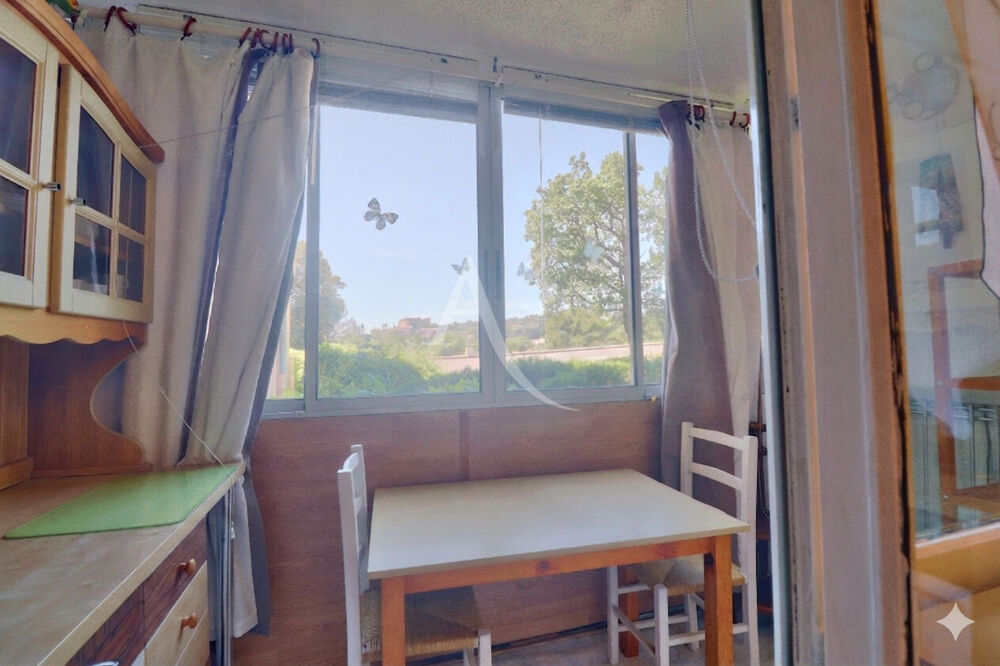 APPARTEMENT GREOUX LES BAINS AVEC BALCON PARKING CALME PROCHE DES THERMES