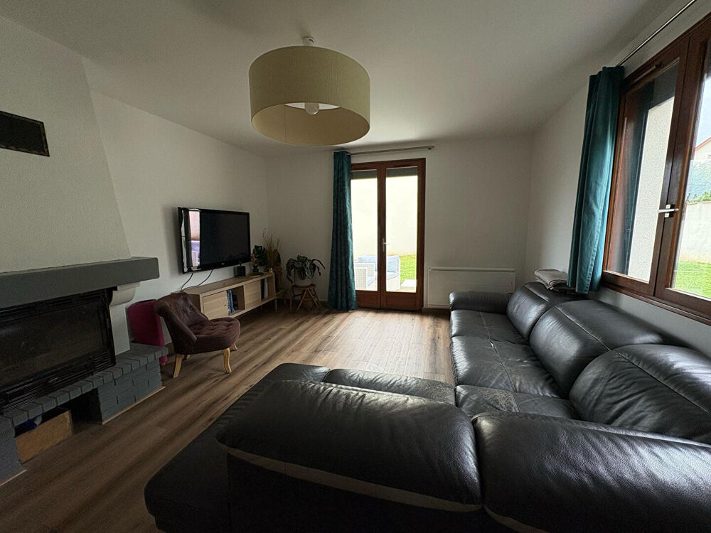 Location Maison À louer à Viry-Châtillon ? Spacieuse maison familiale 6 pièces avec jardin, terrasse, cheminée et sous-sol ? Quartier calme et r Viry chatillon