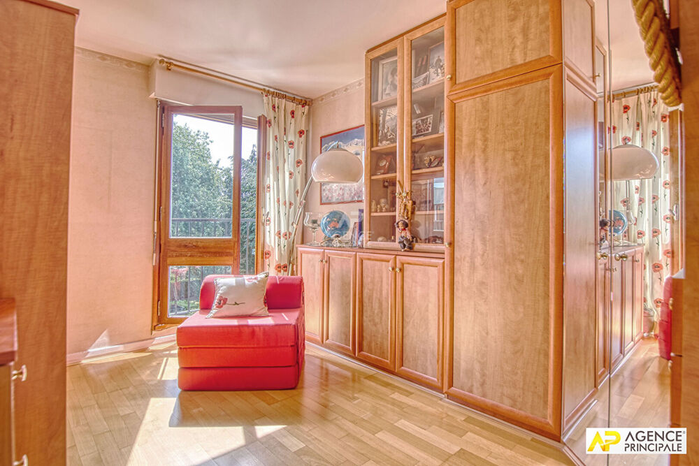 Le Chesnay Parly 2 Appartement 4 pièces de 81 m² carrez situé au 2e et dernier étage avec ascenseur, loggia, cave et box en sous