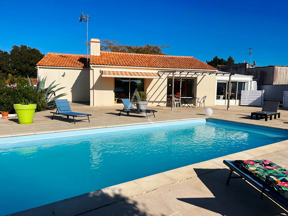 Maison familiale + espace gîte + dépendances
