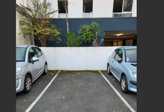  Parking / Garage à louer 1 pièce 